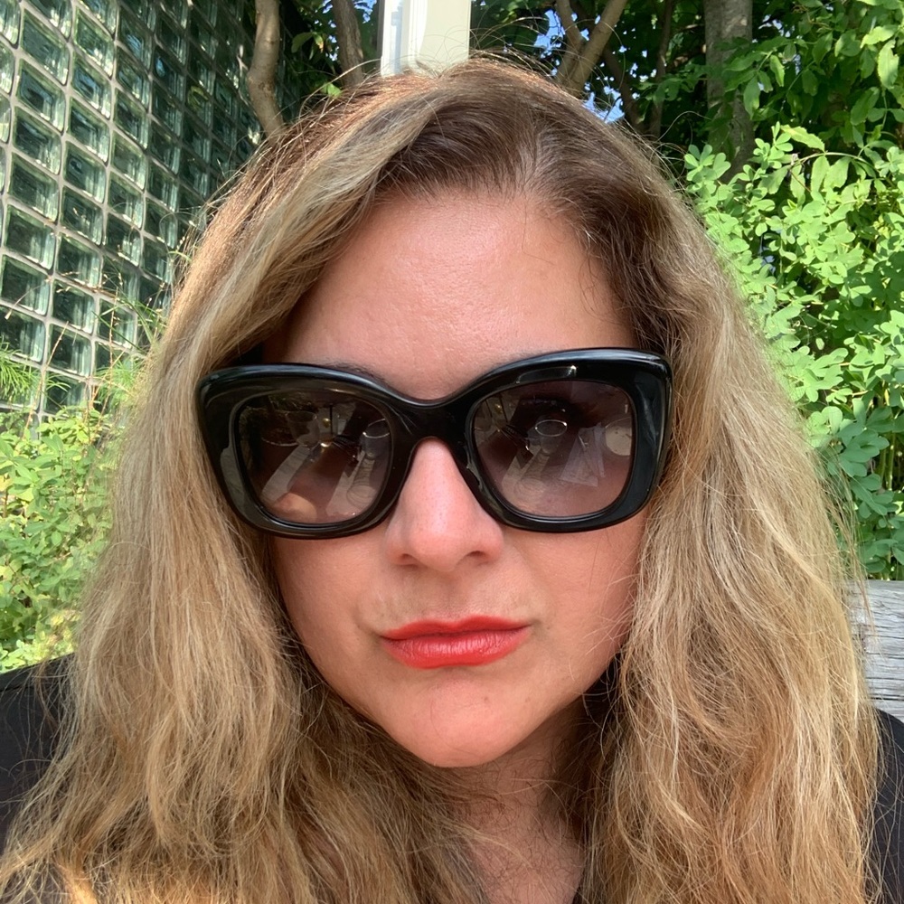 Meet your Posher, Athina